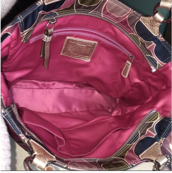 Coach Gallery Optic Tote EUC - Picture 9 of 9